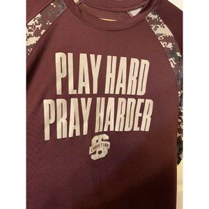 Play Hard Pray Harder Men’s Sz L T Shirt‎ Badger Maroon White